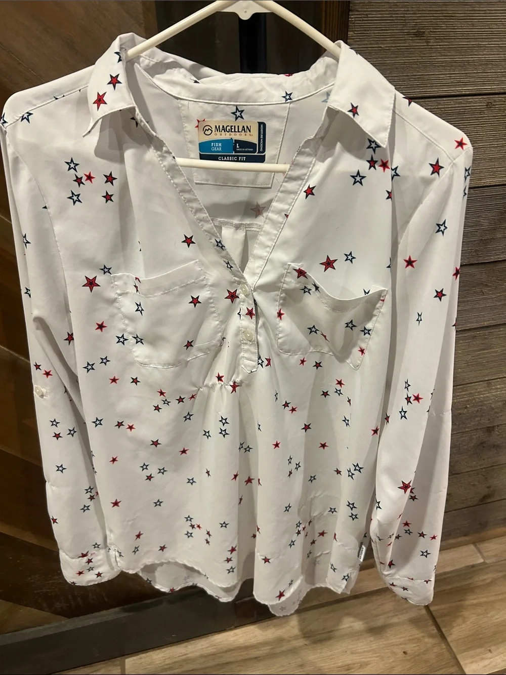 Magellan Outdoors White Buttonless Shirt with Red and Navy Star Print - Picture 1 of 2